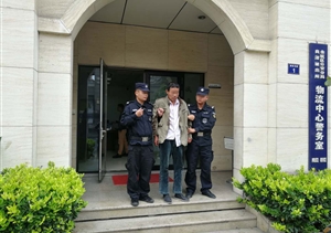 莫伸手，伸手必被抓--宗保隊員協(xié)助民警勇抓偷盜電瓶犯罪嫌疑人