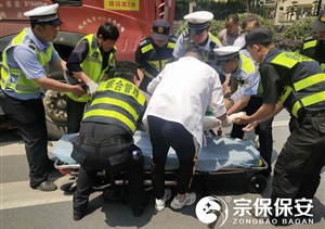 路遇交通事故，特保出手相助----閑林項目救助車(chē)禍傷者