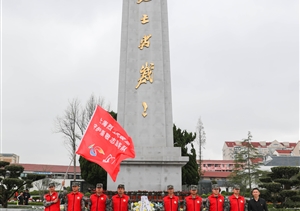 上海市烈士紀念設施守護崇敬志愿者服務(wù)隊浦東區隊開(kāi)展清明祭掃活